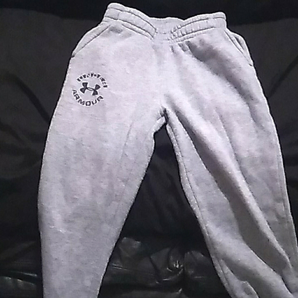 armour grey jogging pants,size 4